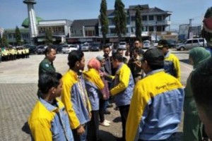 Pelepasan ratusan mahasiswa Uniku yang akan KKN di Majalengka.
